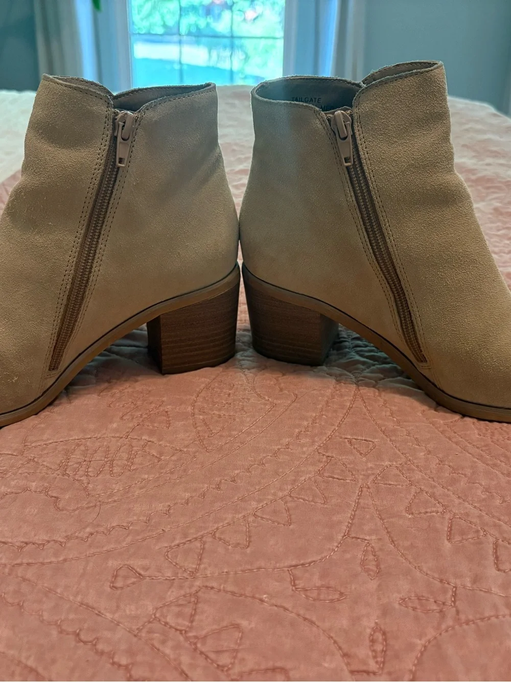 Kenneth Cole Fringe Suede Ankle Bootie. Sz 6.5